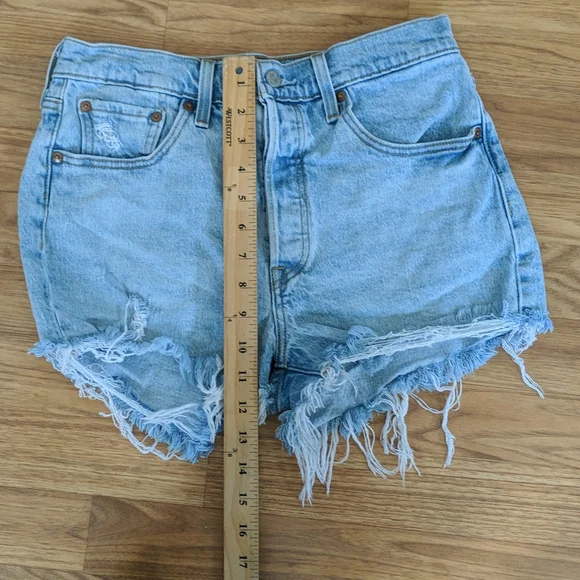 Levi's 501 jean Shorts Size 28 frayed